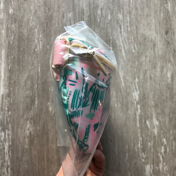 Lilly Pulitzer GWP Waist Bag - Camelflage - Picture 4 of 8